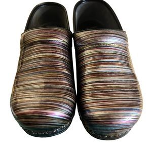 Dansko Women’s XP shiny multicolored clogs size 40 (9.5-10) great condition